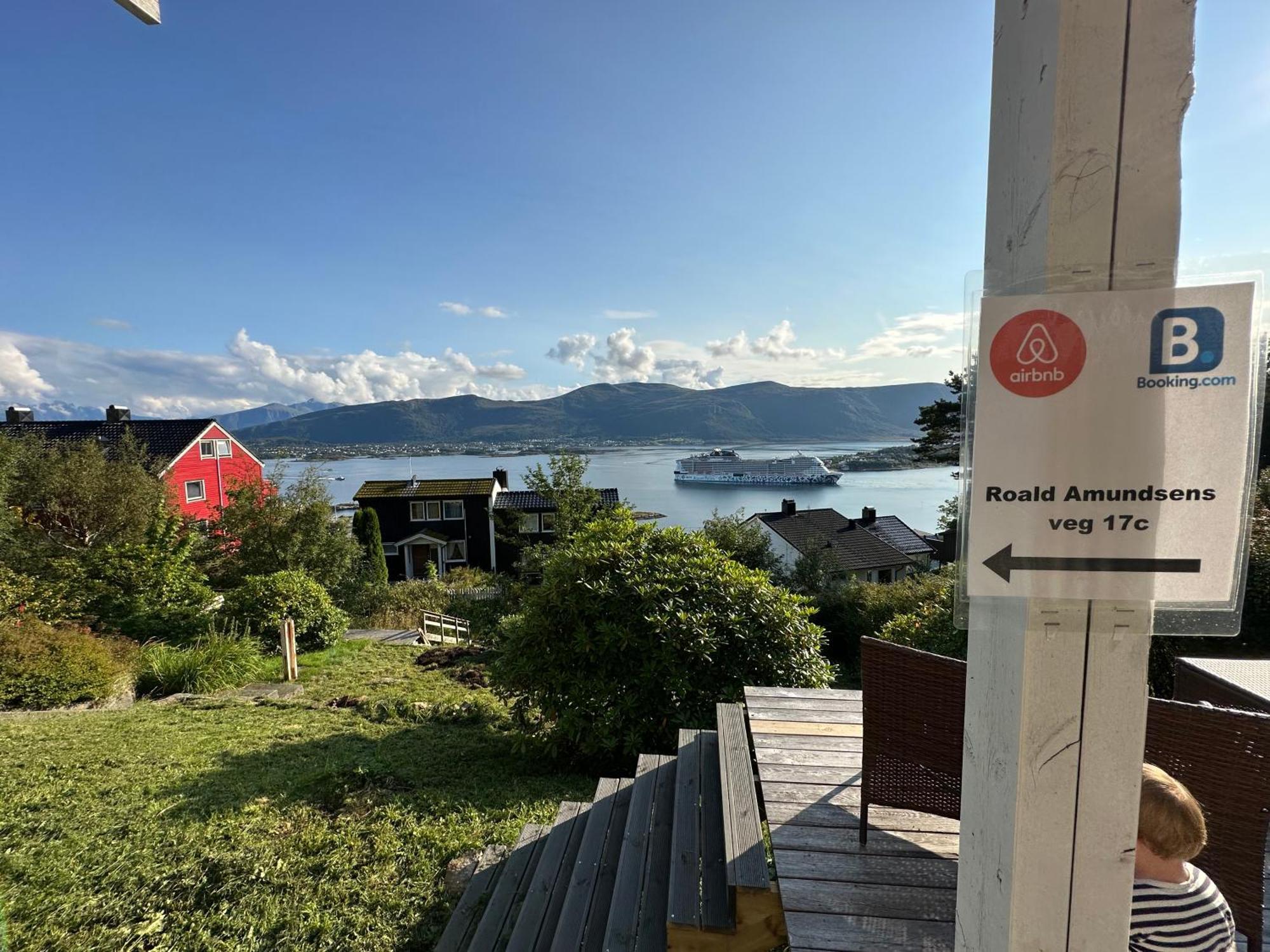 Great Place With View To The Mountains And Fjord Ålesund Exterior foto